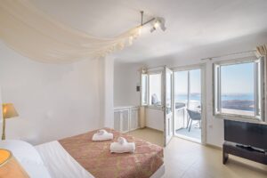 Avianto Suites Honeymoon Jacuzzi Suite Caldera View (7)