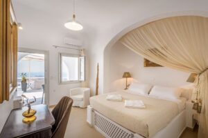 Avianto Suites – Superior Double Caldera View (1)